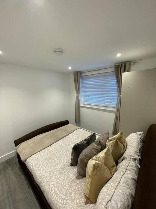 Stylish & Cosy 1 Bed Apartment Swindon Extérieur photo