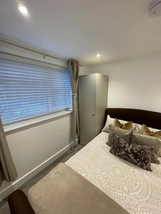 Stylish & Cosy 1 Bed Apartment Swindon Extérieur photo