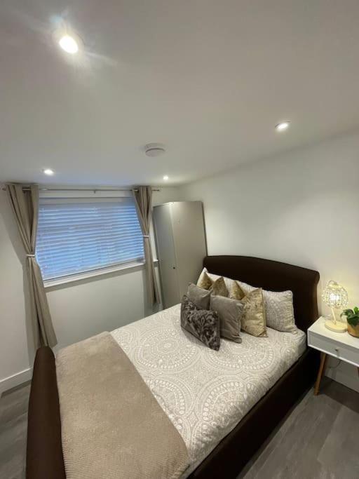 Stylish & Cosy 1 Bed Apartment Swindon Extérieur photo