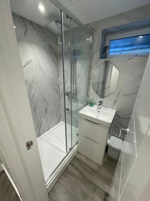 Stylish & Cosy 1 Bed Apartment Swindon Extérieur photo